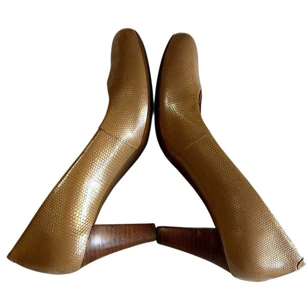 Nurture Marjorrie Tan Leather Pump Platform Round Toe Snake Skins Heels Sz 9M